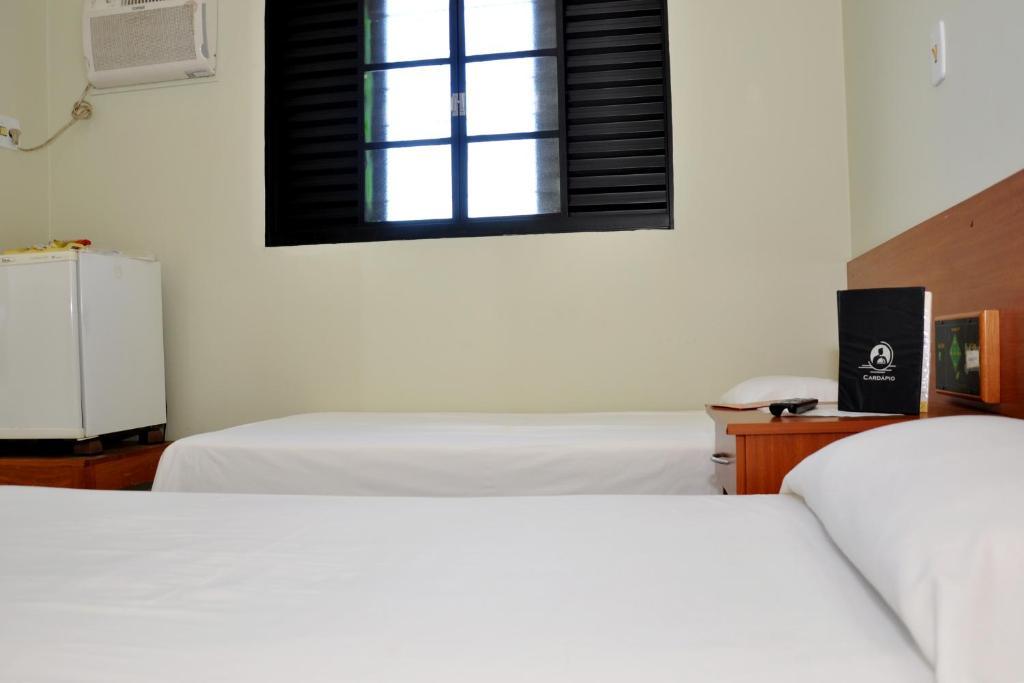 Hotel Carolina Plaza Uberaba Cameră foto
